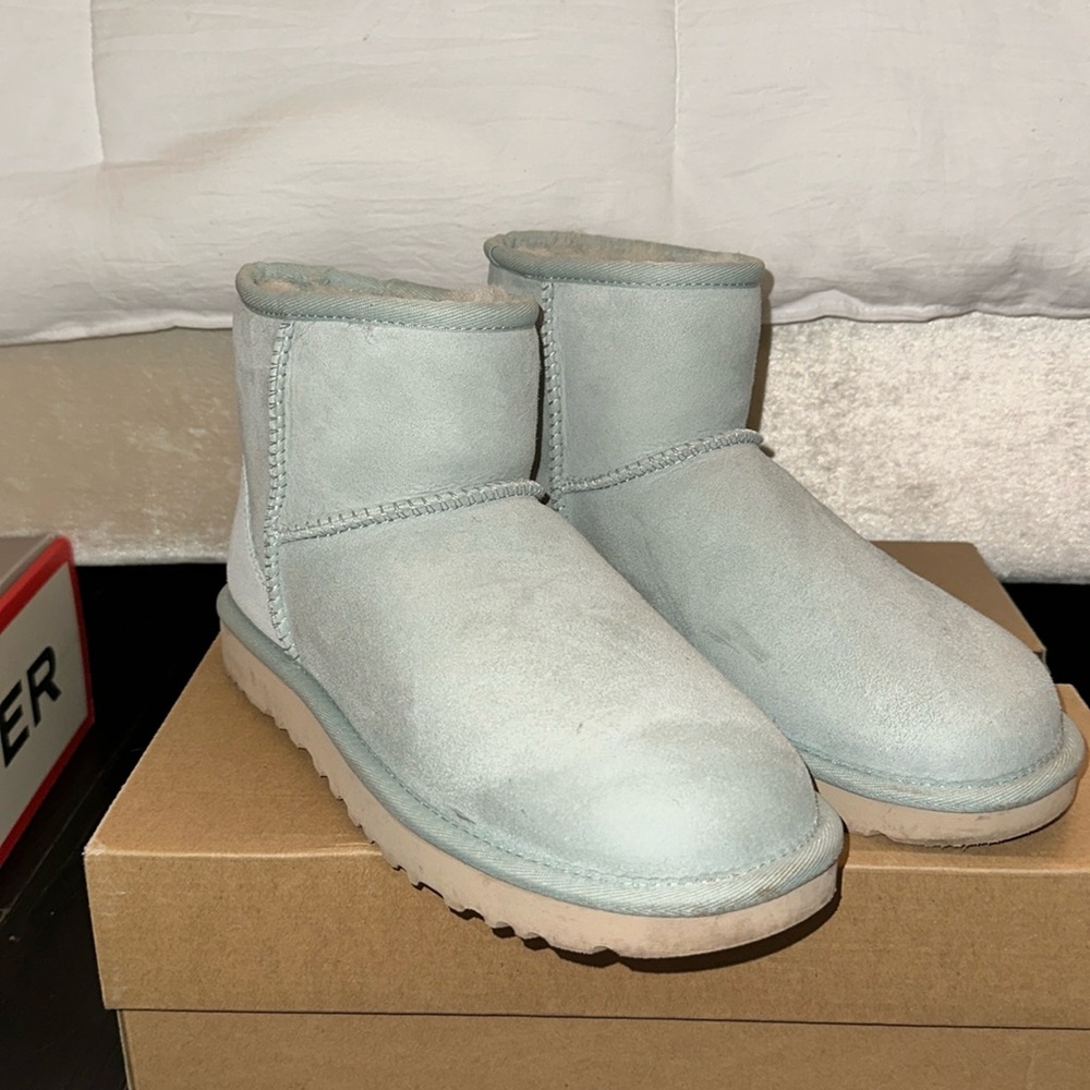 Ugg classic mini II in baby blue